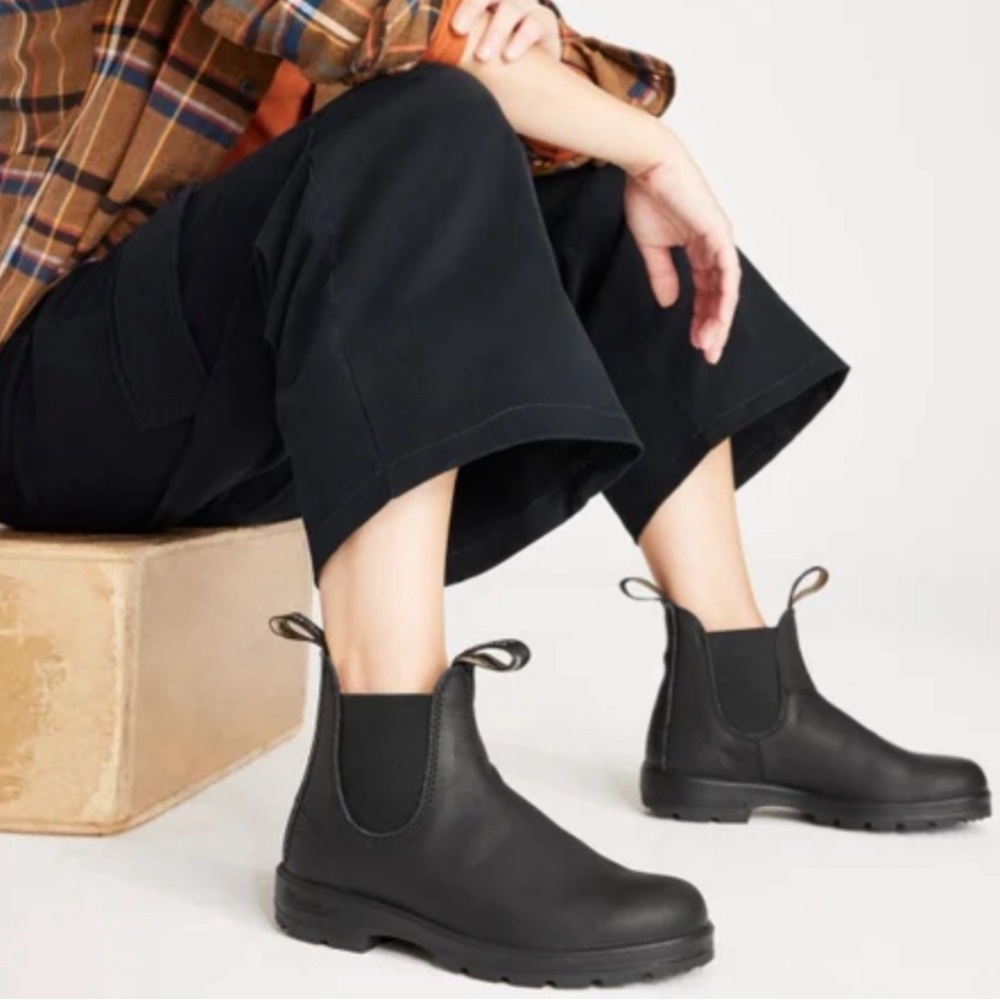 NWT - Blundstone Women’s Classics Chelsea Boots #558 Black - US8 - AU/UK5 - EU38
